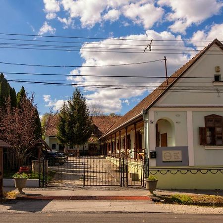 Noresa Etterem Es Panzio Szálka Exterior foto