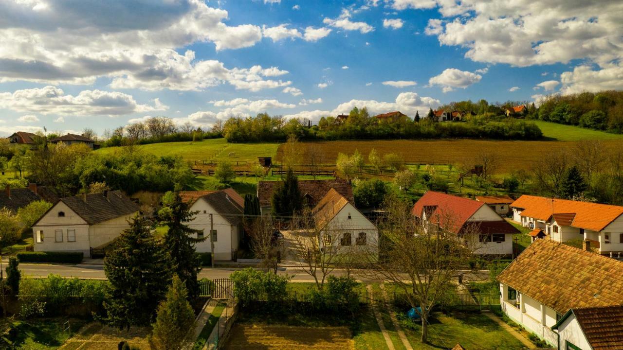 Noresa Etterem Es Panzio Szálka Exterior foto